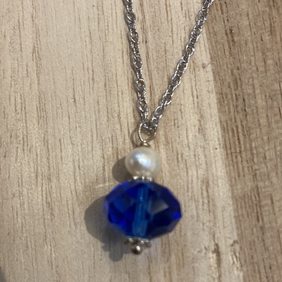 Crystal and Pearl Necklace - Picture 1 of 3